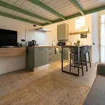 شقة Modern With Parking, Wi-fi & Smarttv