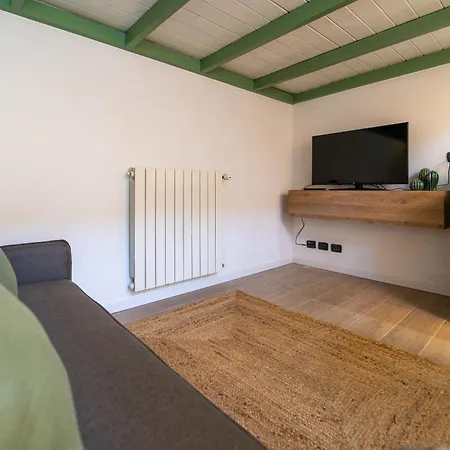 Modern With Parking, Wi-fi & Smarttv شقة