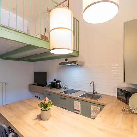 Modern With Parking, Wi-fi & Smarttv Como